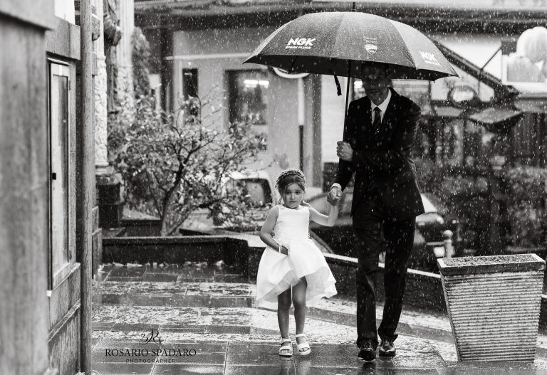 fotografo di matrimonio a catania sotto la pioggia